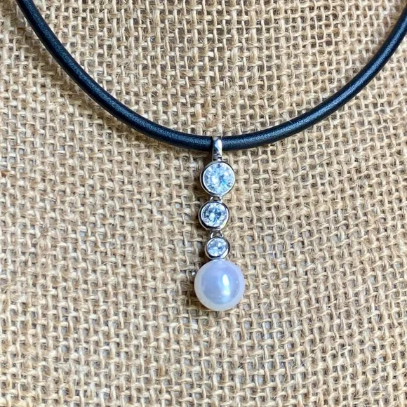 🗝️ Genuine Cubic Zirconia with Faux Pearl Pendant on a Faux Black Leather Rope - Picture 2 of 8